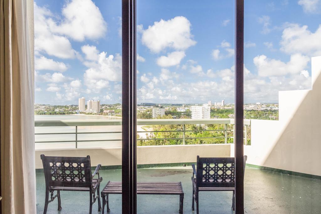 Alupang Beach Tower Tamuning Esterno foto